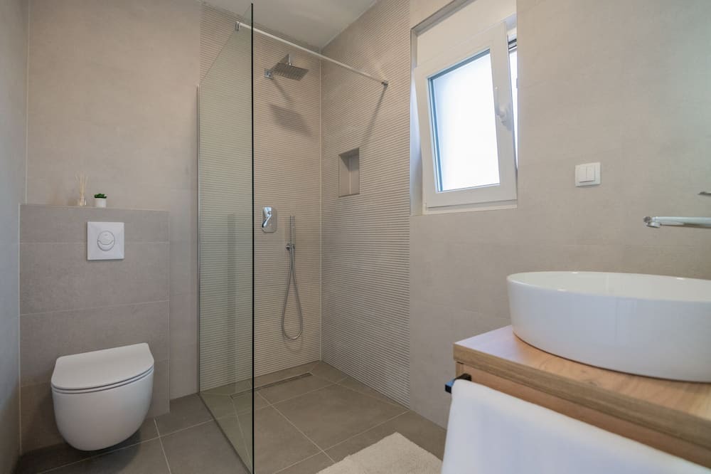Photo of Bathroom in Grubine