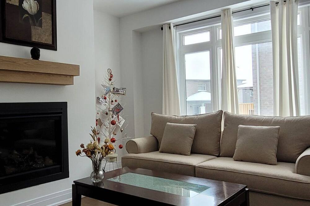 Photo of Livingroom in Innisfil