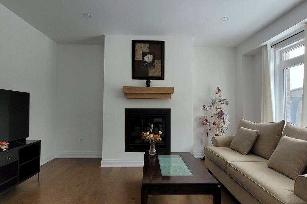 Photo of Livingroom in Innisfil