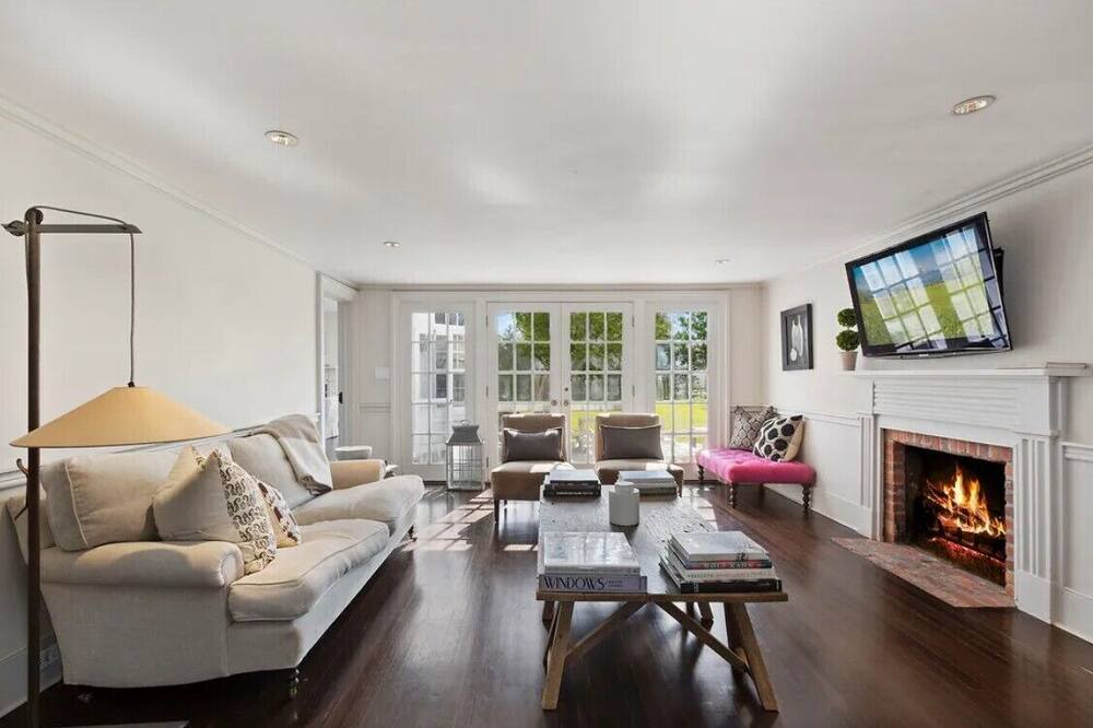 Photo of Livingroom in East Hampton North