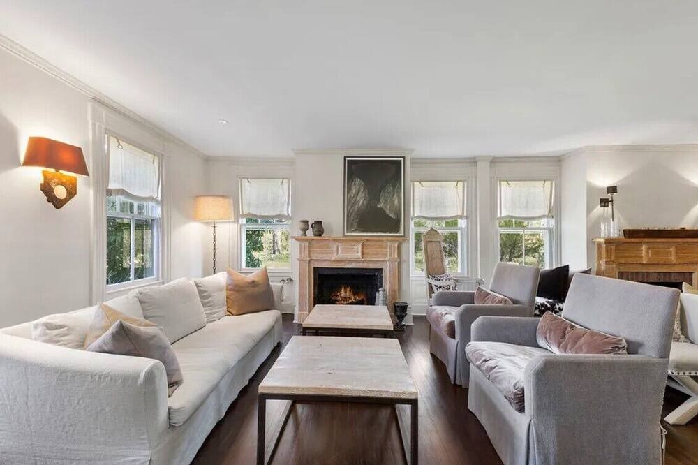 Photo of Livingroom in East Hampton North