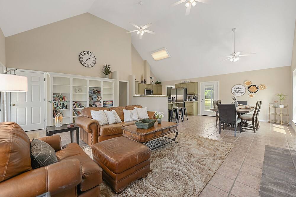 Photo of Livingroom in College Station