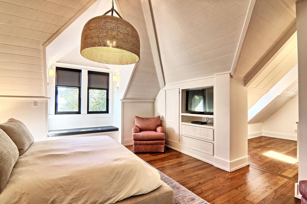 Photo of Bedroom in Muskoka Lakes