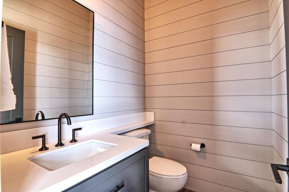 Photo of Bathroom in Muskoka Lakes
