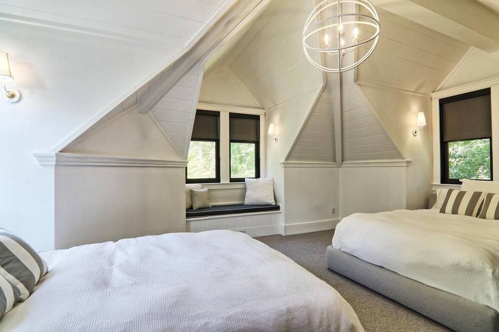 Photo of Bedroom in Muskoka Lakes