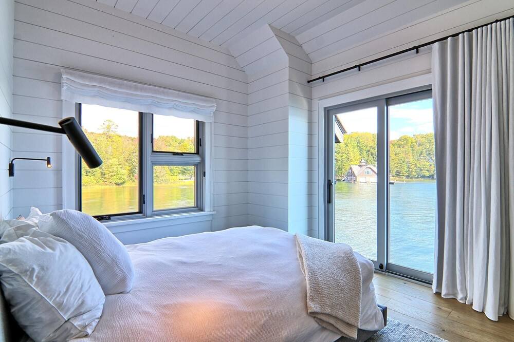 Photo of Bedroom in Muskoka Lakes