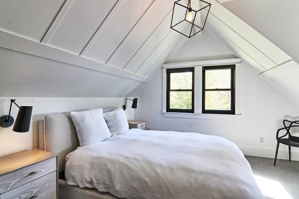 Photo of Bedroom in Muskoka Lakes
