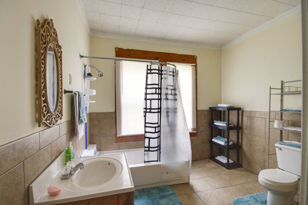 Photo of Bathroom in Hazlehurst