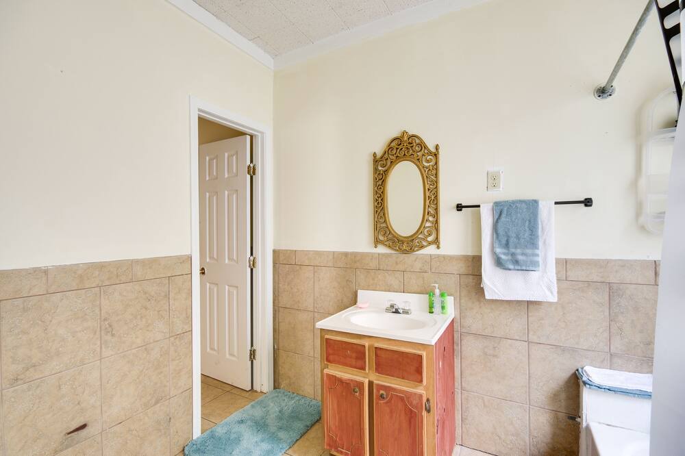 Photo of Bathroom in Hazlehurst