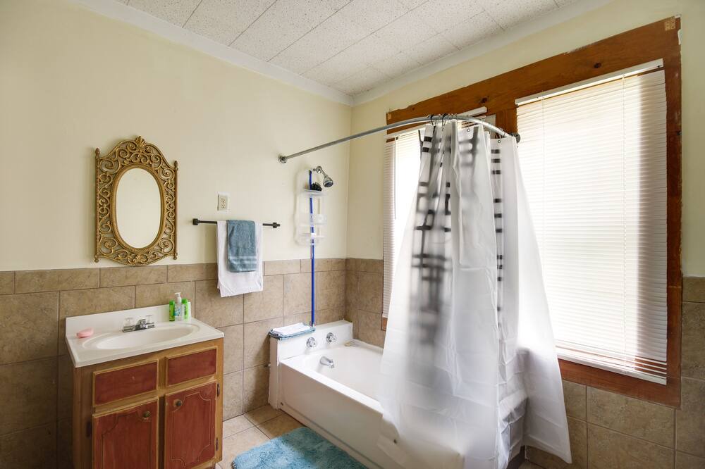Photo of Bathroom in Hazlehurst