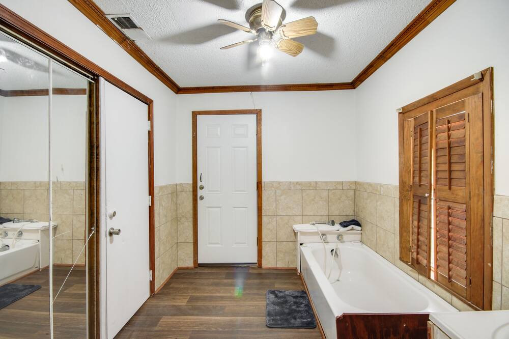 Photo of Bathroom in Hazlehurst