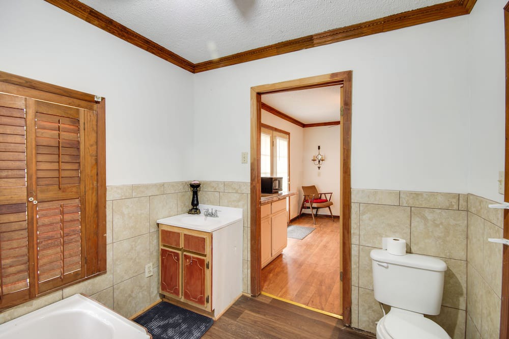 Photo of Bathroom in Hazlehurst