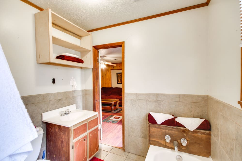 Photo of Bathroom in Hazlehurst