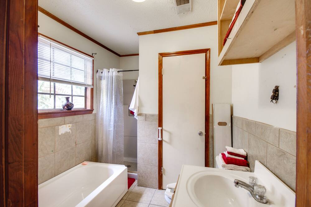 Photo of Bathroom in Hazlehurst
