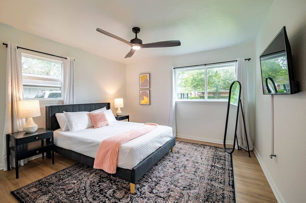 Photo of Bedroom in Spring Branch West