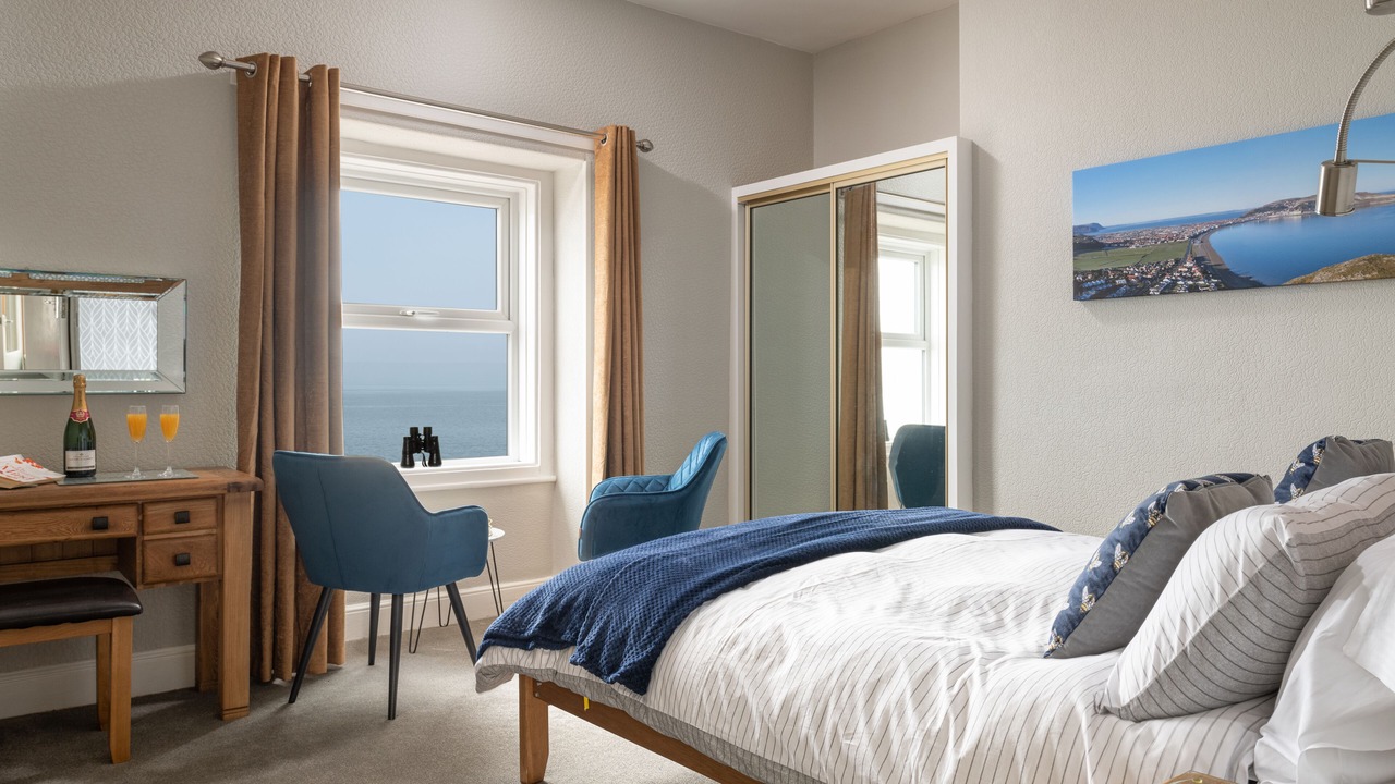 Photo of Bedroom in Llandudno