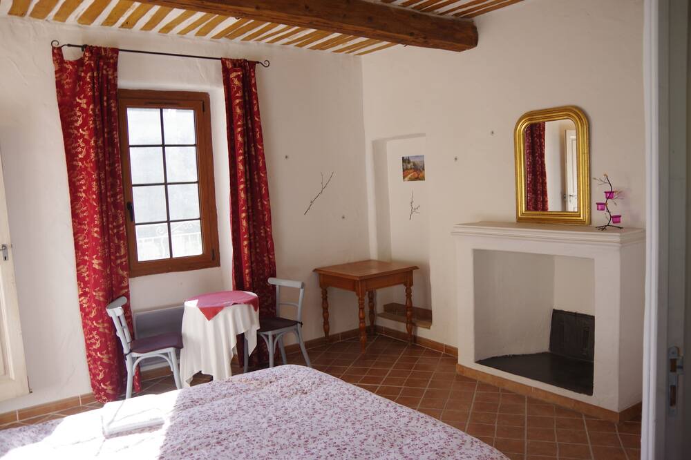 Photo of Bedroom in Saint-Laurent-des-Arbres