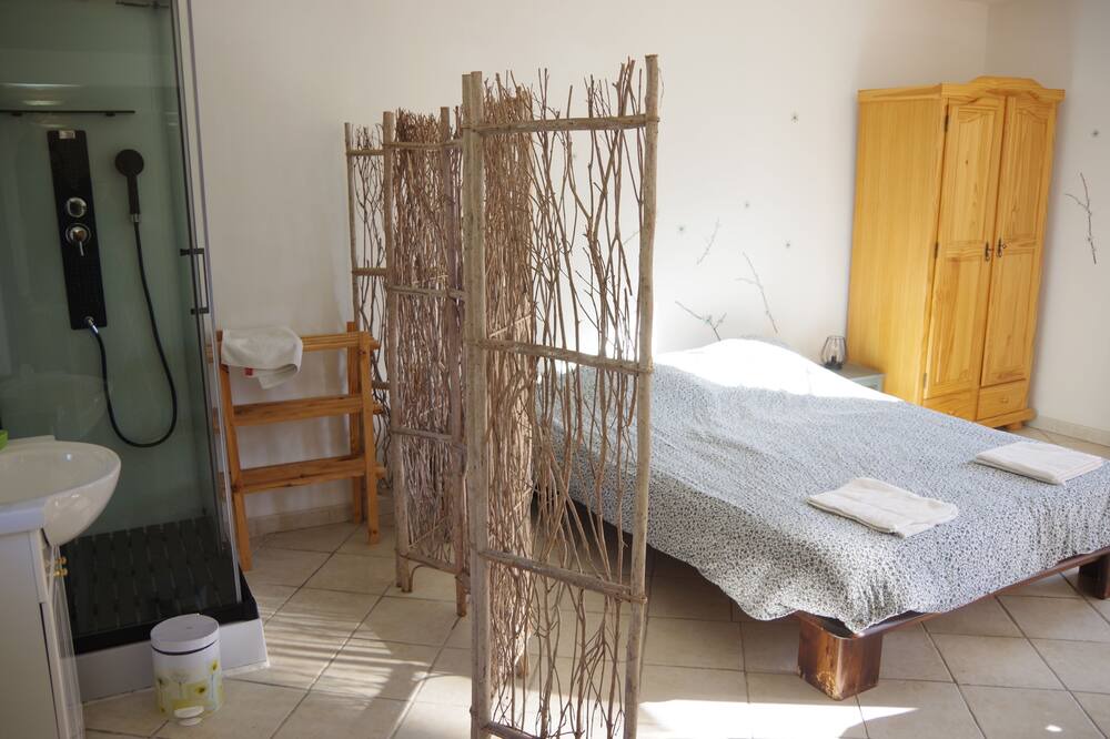 Photo of Bathroom in Saint-Laurent-des-Arbres