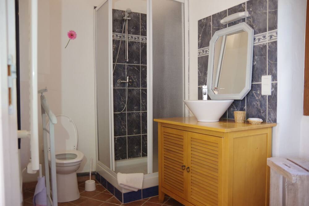 Photo of Bathroom in Saint-Laurent-des-Arbres