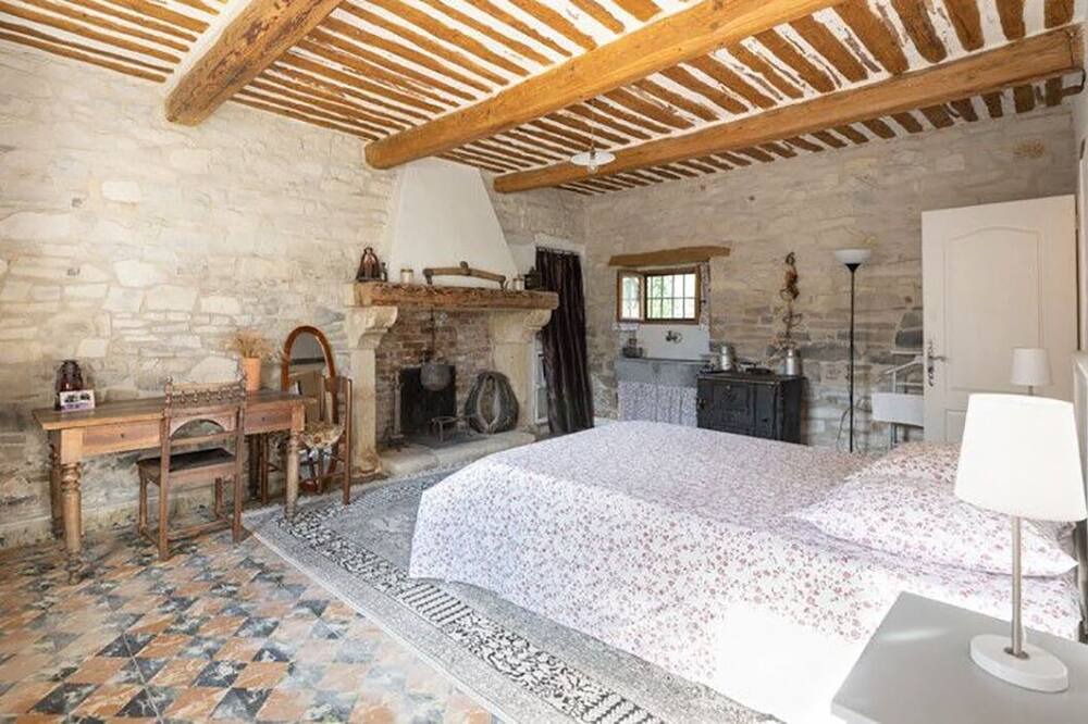 Photo of Bedroom in Saint-Laurent-des-Arbres