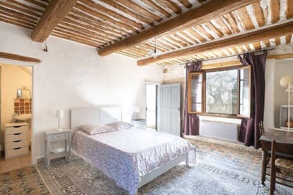 Photo of Bedroom in Saint-Laurent-des-Arbres