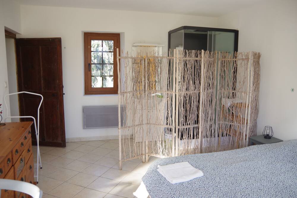 Photo of Bedroom in Saint-Laurent-des-Arbres