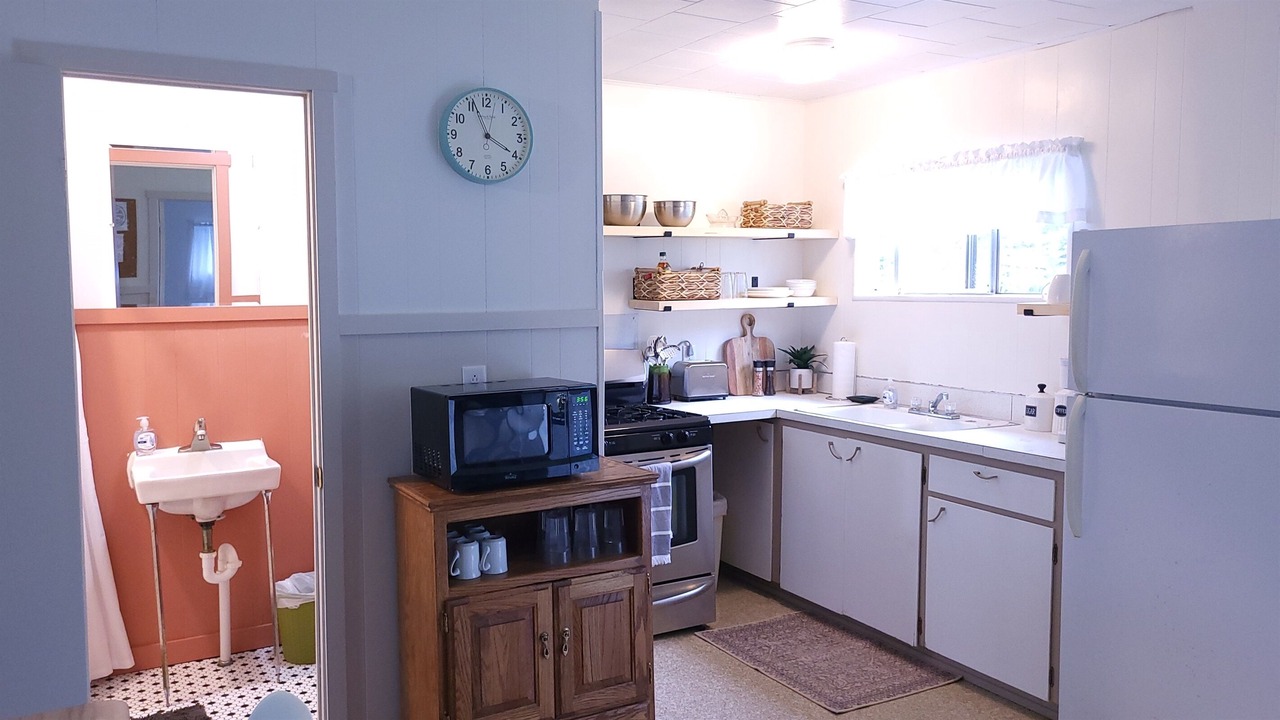 Photo of Kitchen in White Cloud