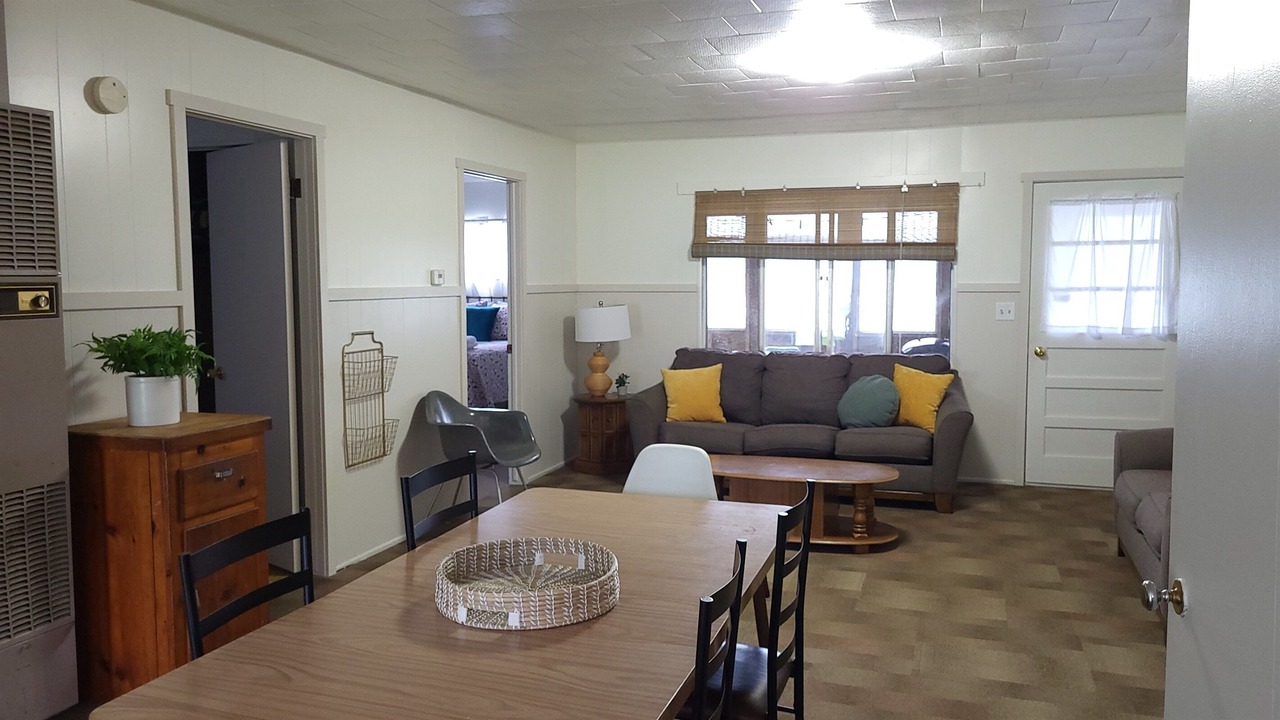 Photo of Livingroom in White Cloud