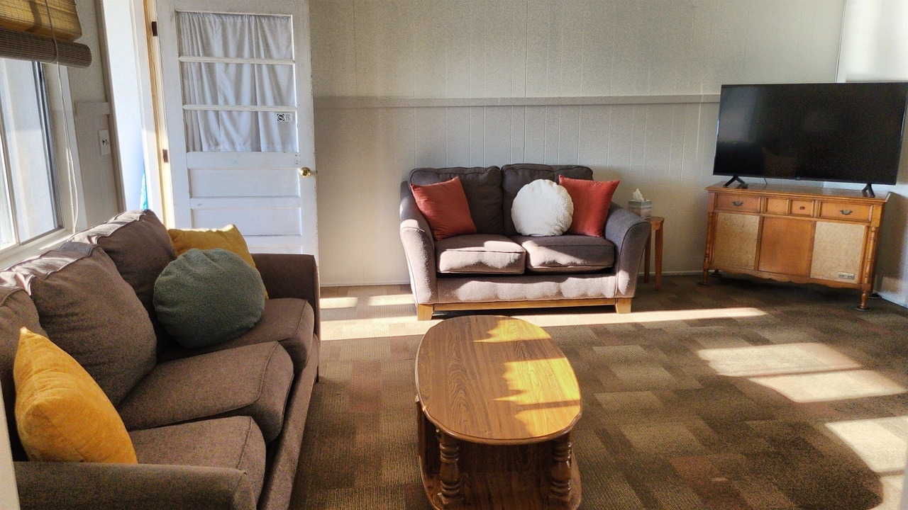 Photo of Livingroom in White Cloud