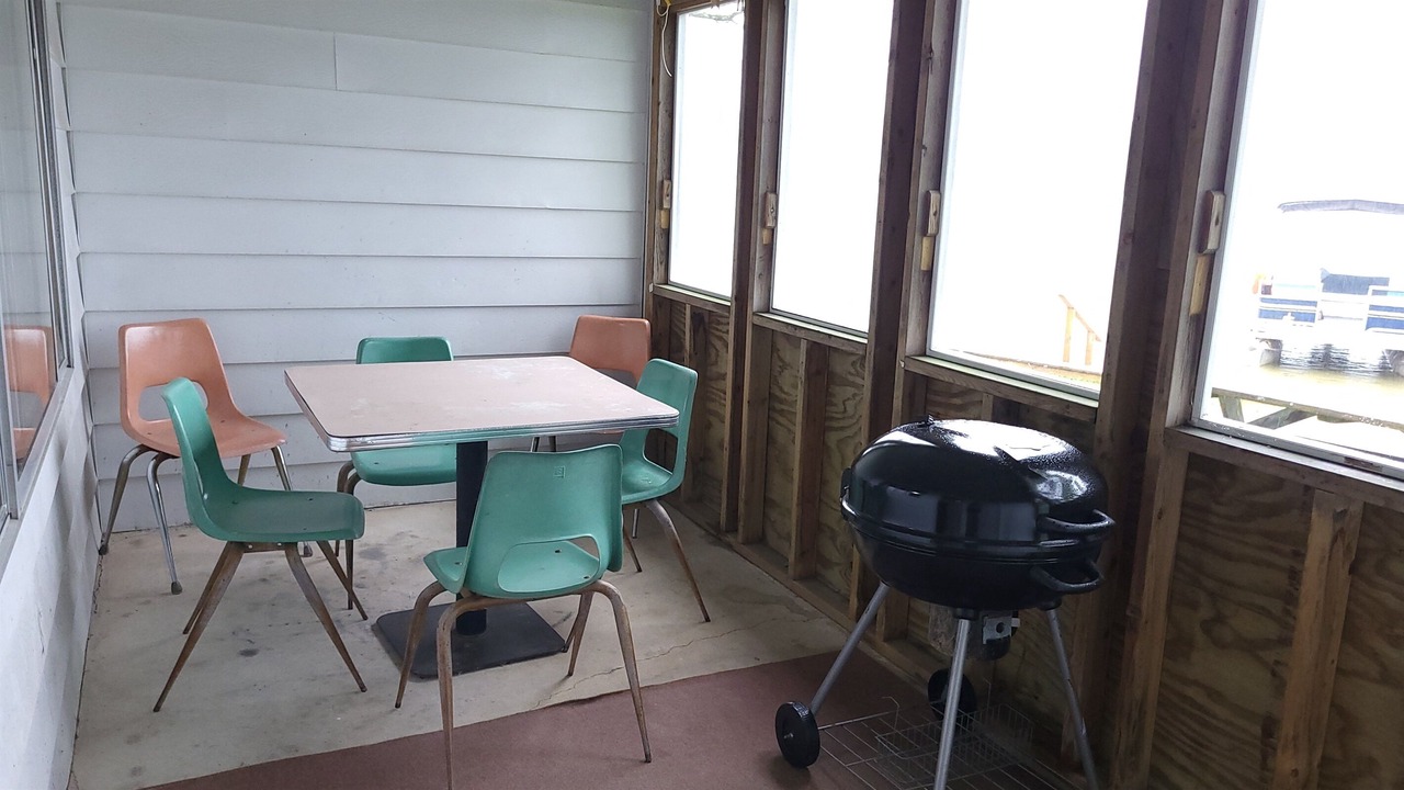 Photo of Outdoor in White Cloud