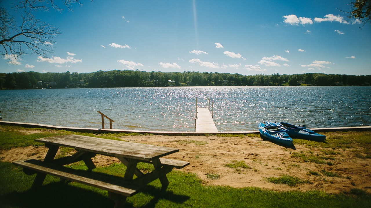 Photo of Outdoor in White Cloud