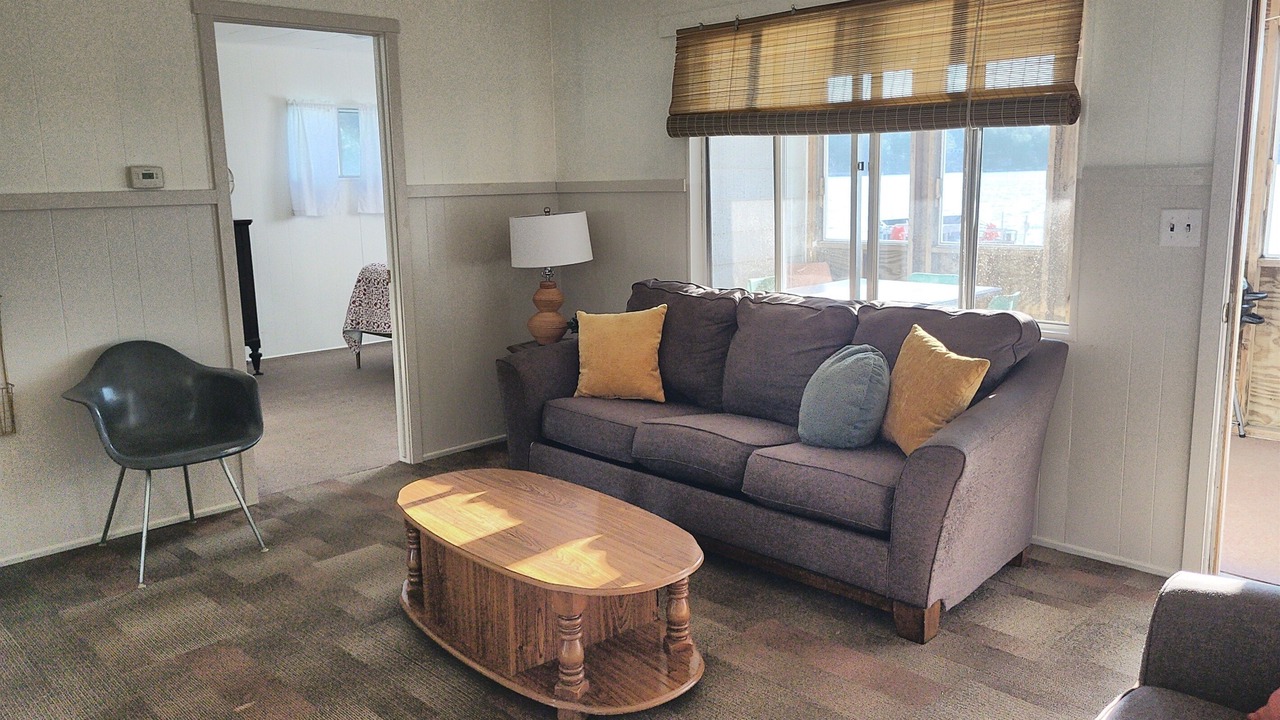 Photo of Livingroom in White Cloud