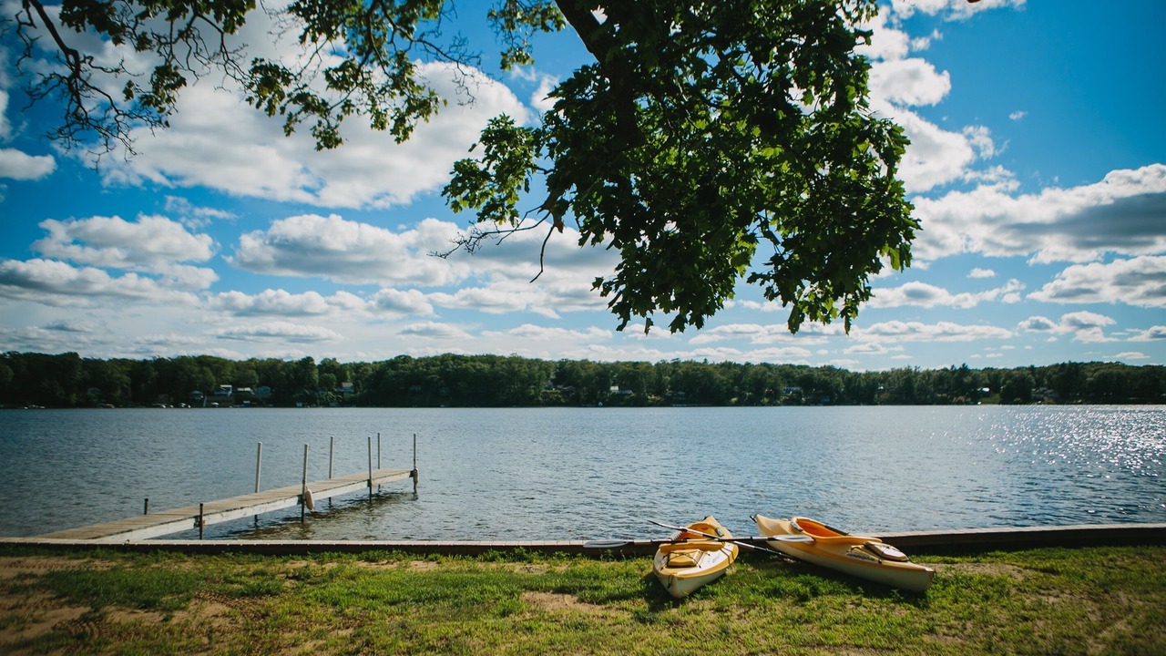 Photo of Outdoor in White Cloud