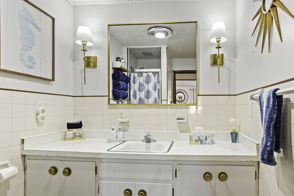 Photo of Bathroom in Sunrise Beach