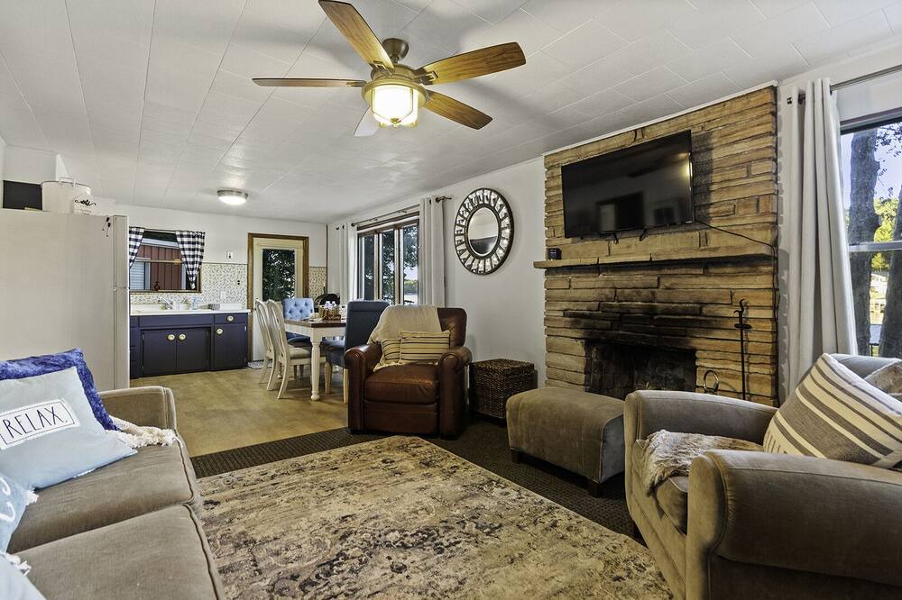 Photo of Livingroom in Sunrise Beach