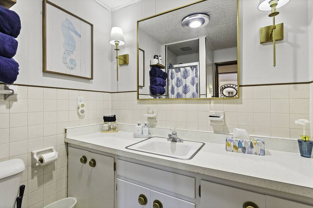Photo of Bathroom in Sunrise Beach