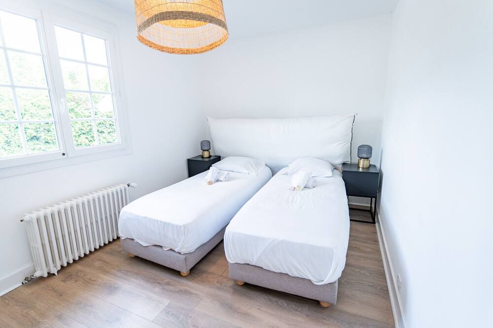 Photo of Bedroom in Saint-Etienne-la-Thillaye