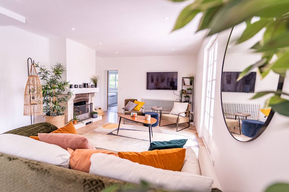 Photo of Livingroom in Saint-Etienne-la-Thillaye
