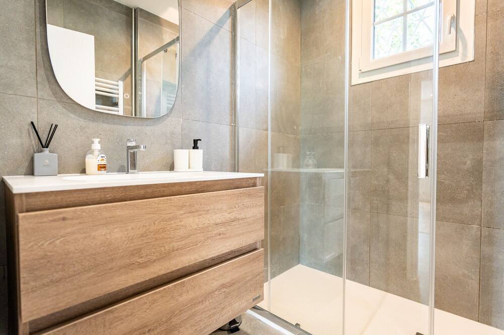 Photo of Bathroom in Saint-Etienne-la-Thillaye