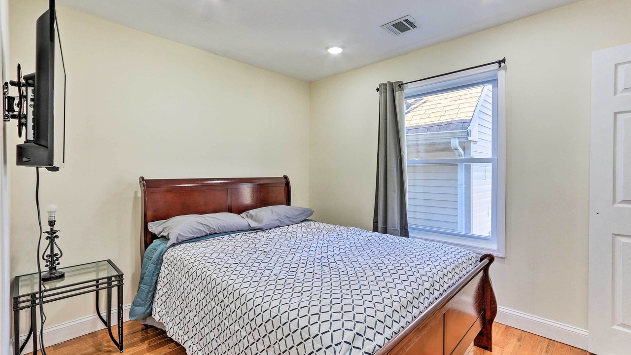 Photo of Bedroom in Newark