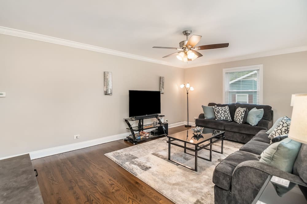 Photo of Livingroom in Elgin