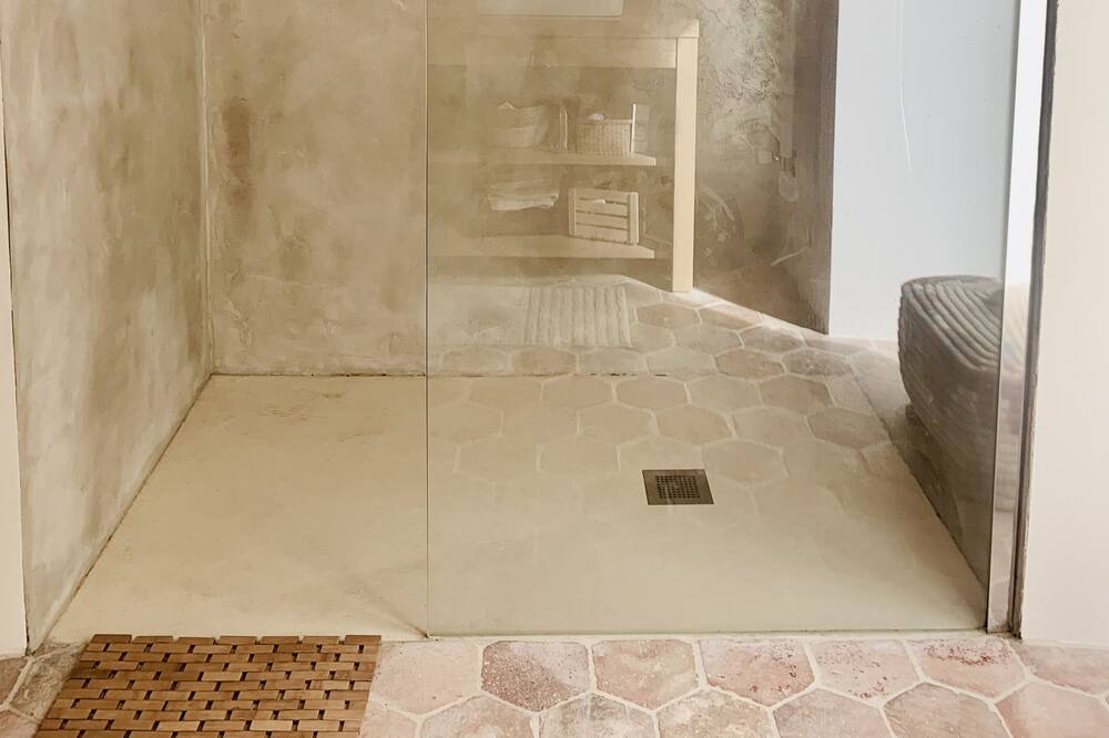 Photo of Bathroom in Caudebronde