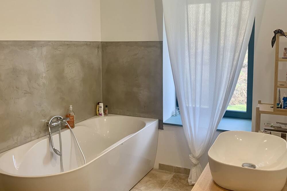 Photo of Bathroom in Caudebronde