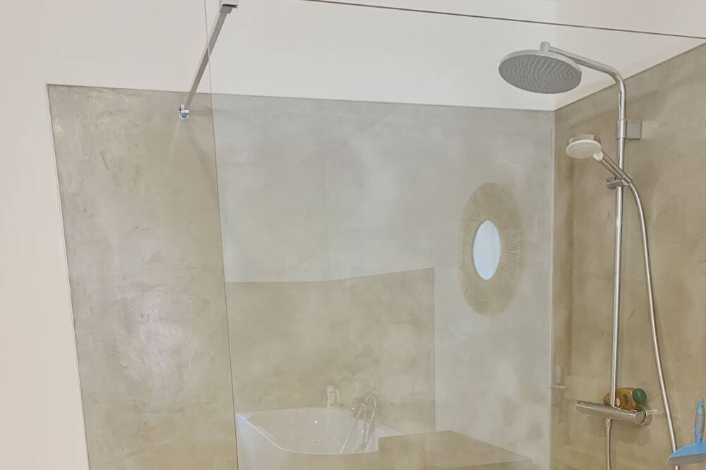 Photo of Bathroom in Caudebronde