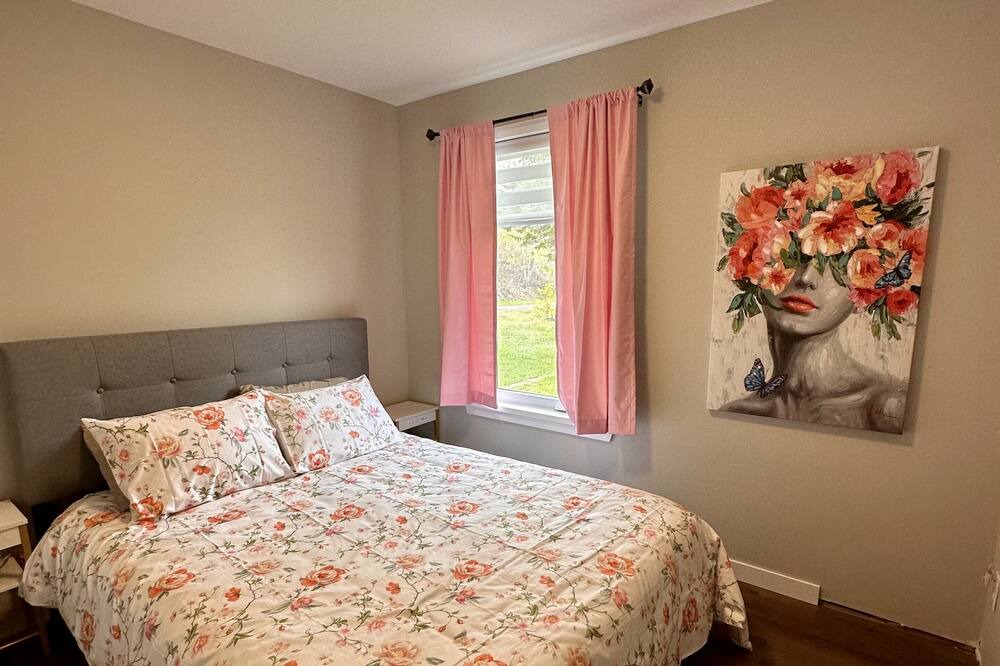 Photo of Bedroom in Saint-Mathieu-de-Rioux
