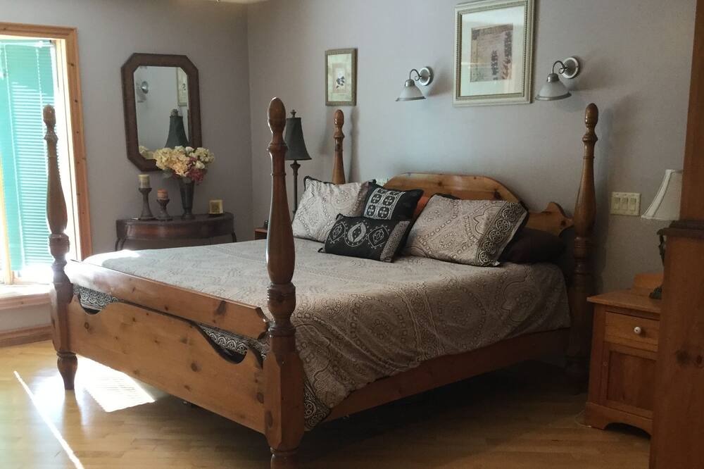 Photo of Bedroom in McMurrich/Monteith