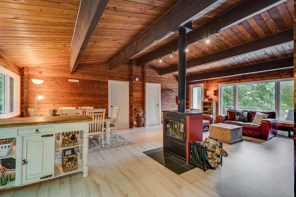 Photo of Livingroom in Sainte-Adele