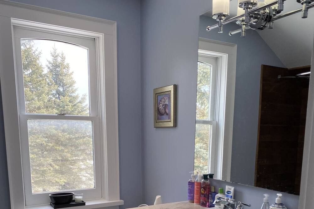 Photo of Bathroom in Mono