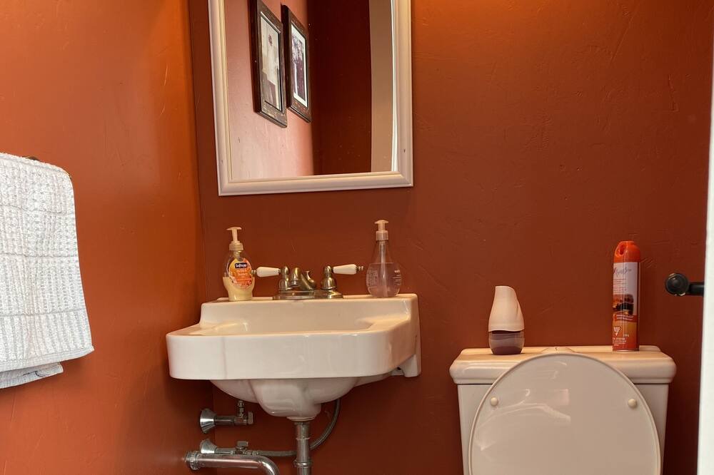 Photo of Bathroom in Mono