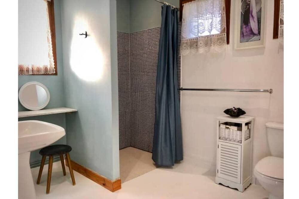 Photo of Bathroom in Parpecay